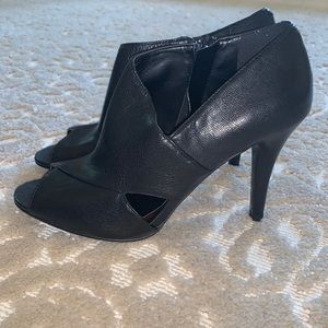 Nine West Zipper Heel - Size 8 - Black